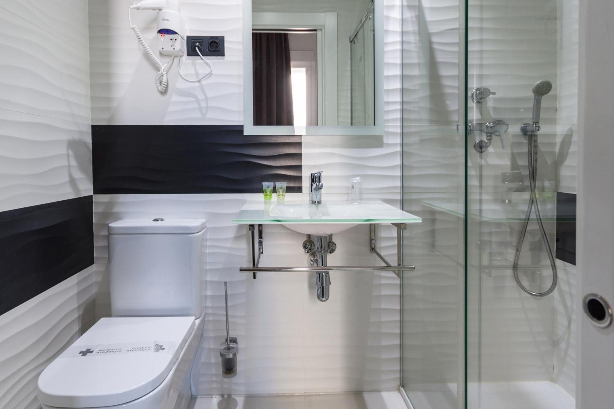 Hostal Gran Via 44 Мадрид Экстерьер фото