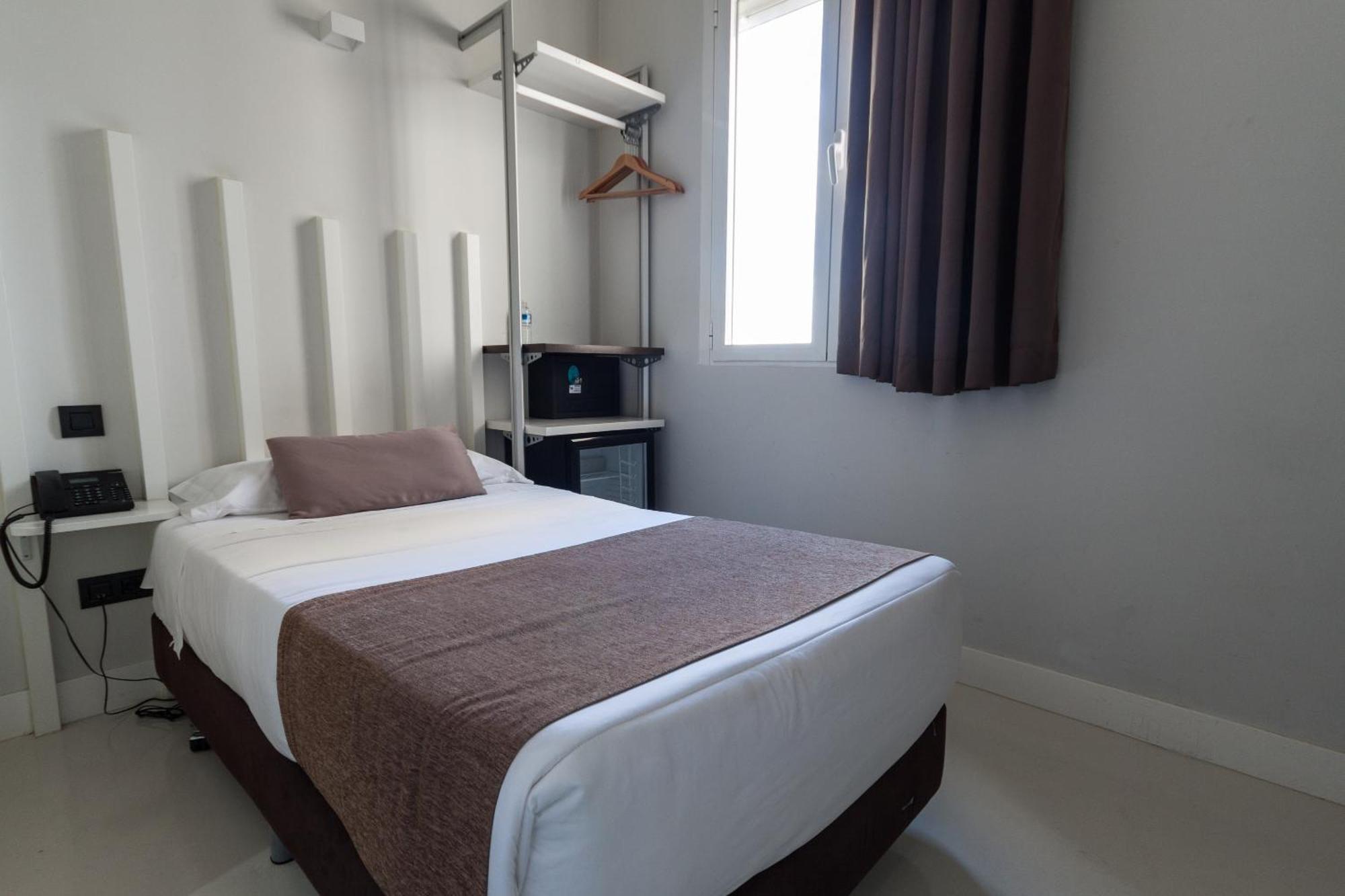 Hostal Gran Via 44 Мадрид Экстерьер фото