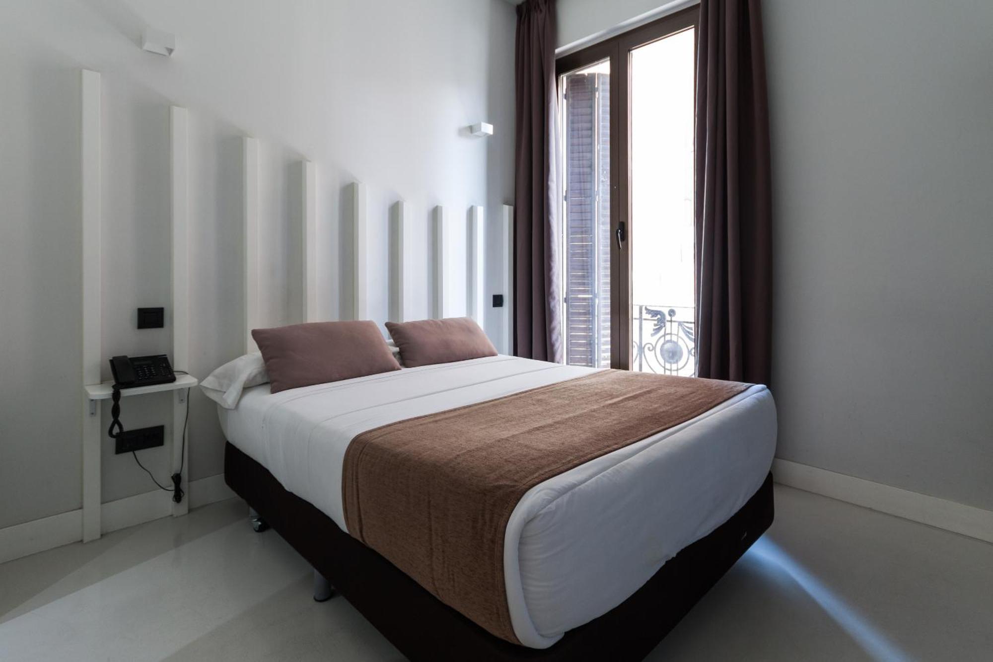 Hostal Gran Via 44 Мадрид Экстерьер фото