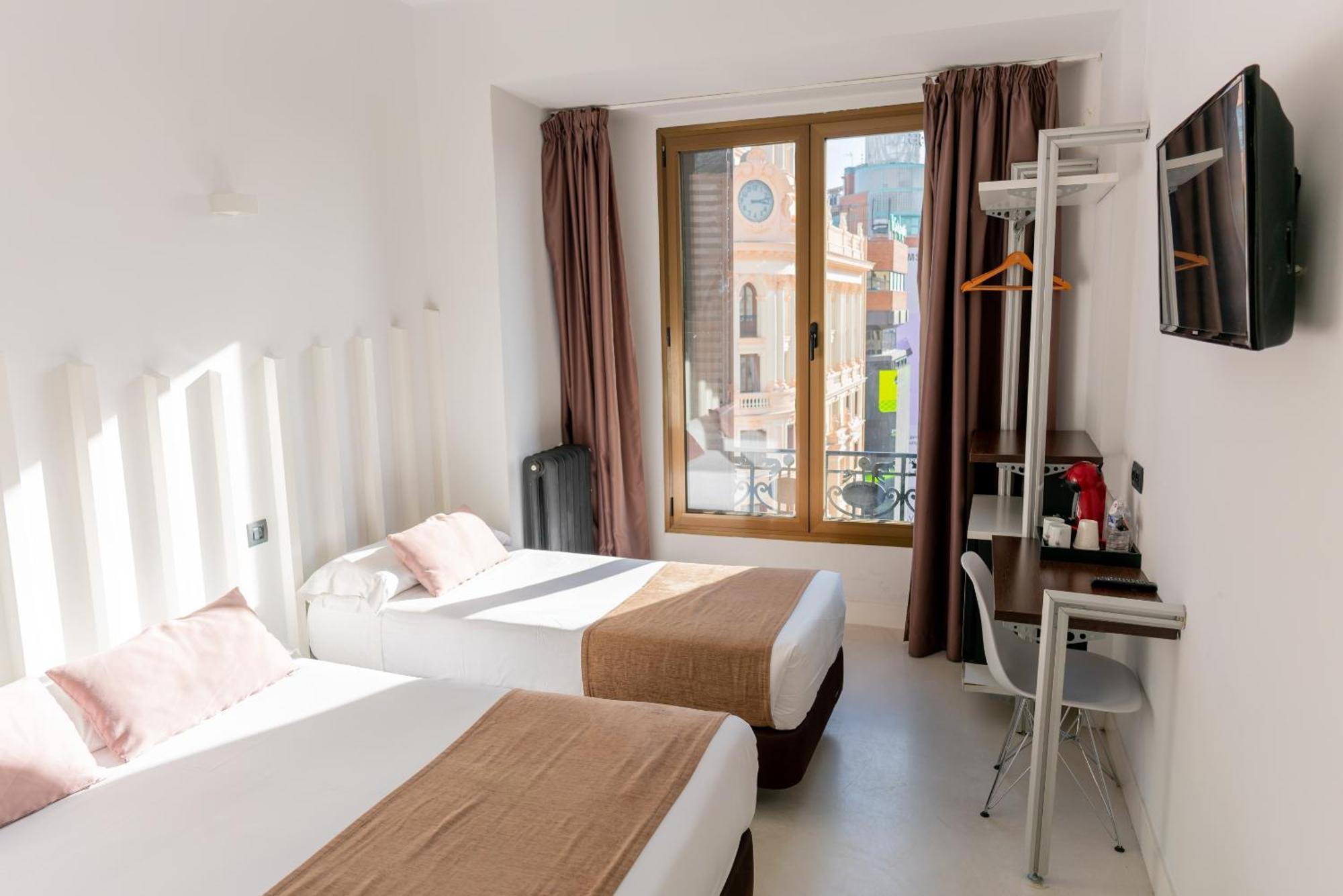 Hostal Gran Via 44 Мадрид Экстерьер фото