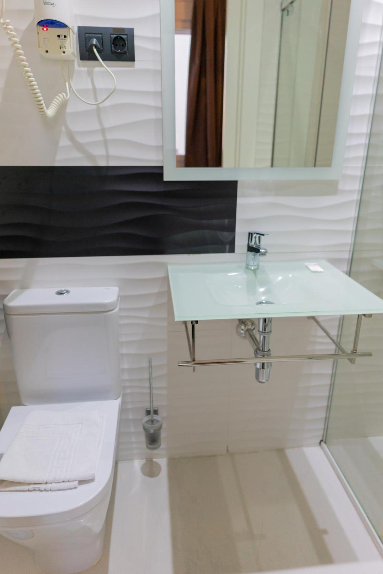 Hostal Gran Via 44 Мадрид Экстерьер фото