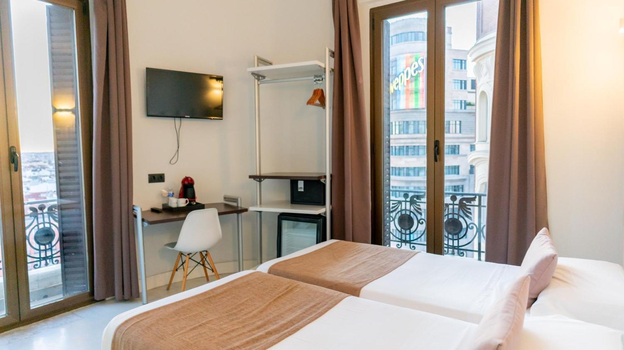 Hostal Gran Via 44 Мадрид Экстерьер фото