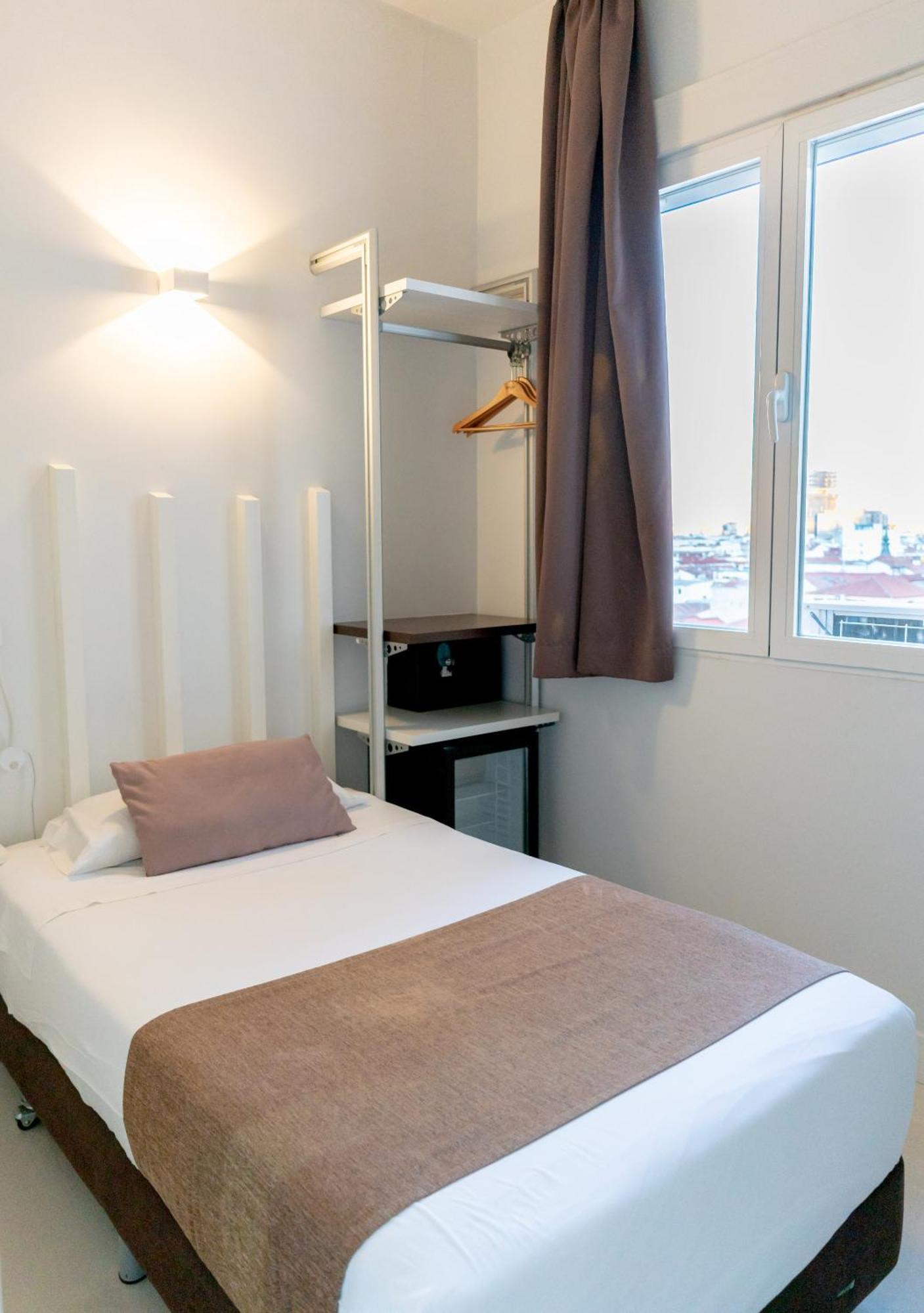 Hostal Gran Via 44 Мадрид Экстерьер фото