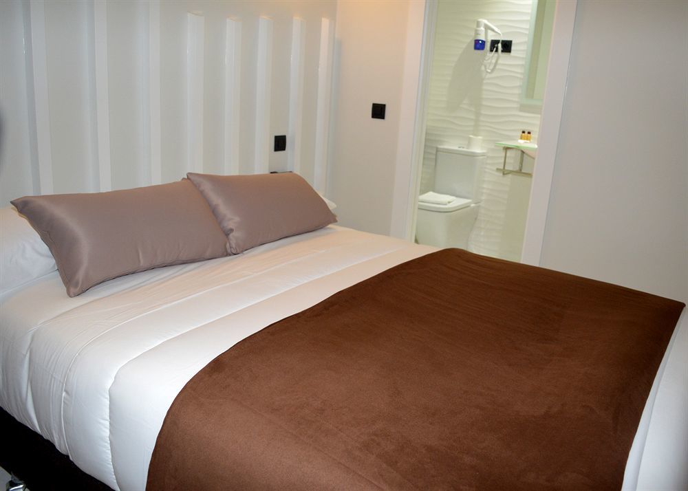 Hostal Gran Via 44 Мадрид Экстерьер фото