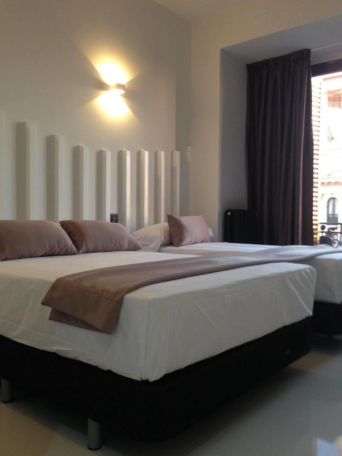 Hostal Gran Via 44 Мадрид Экстерьер фото